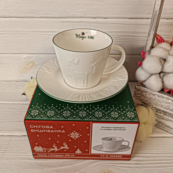 Кружка с блюдцем Vittora Снежная вышиванка VT-C-324240 240 мл