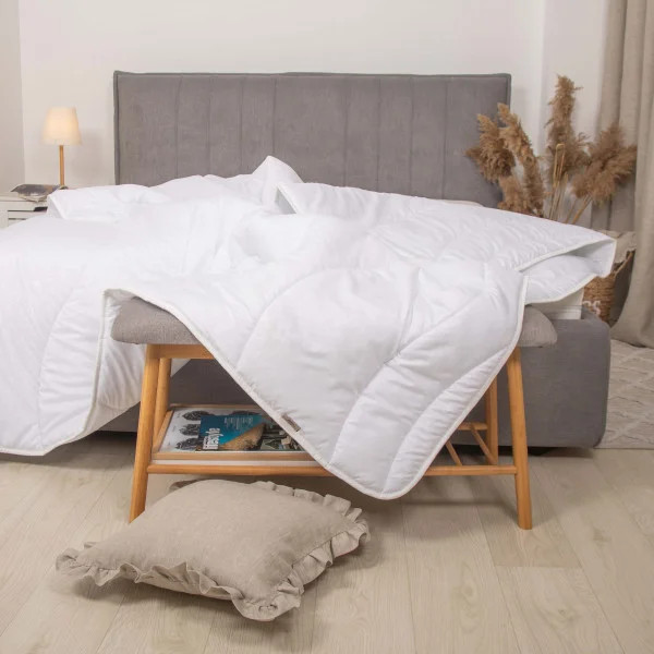 Ковдра полуторна силіконова Viluta Relax Light 21373 140x205 см біла Ковдра полуторна силіконова Viluta Relax Light 21373 140x205 см біла