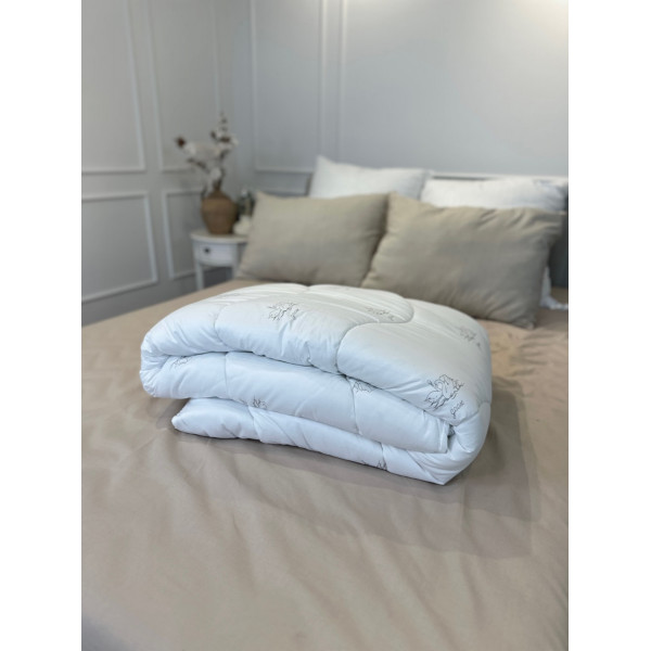 Ковдра полуторна стьобана Viluta Soft Лебяжий пух 21424 140x205 см біла Ковдра полуторна стьобана Viluta Soft Лебяжий пух 21424 140x205 см біла