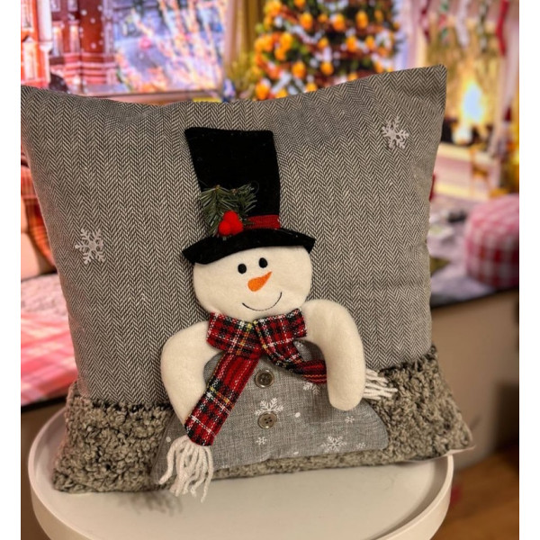 Подушка новорічна 3D Веселий сніговичок 19394 40х40 см
