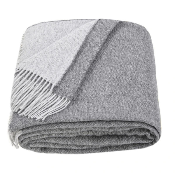 Мереносовий плед Love You 4245 140х200 см світло-сірий з темно-сірим Мереносовий плед Love You 4245 140х200 см світло-сірий з темно-сірим