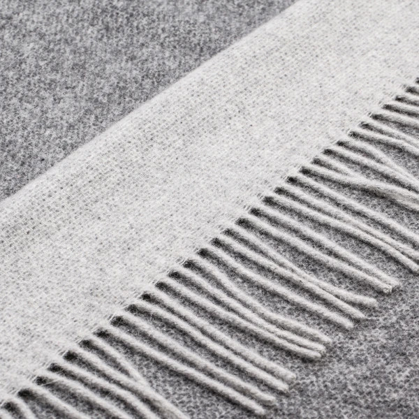 Мереносовий плед Love You 4245 140х200 см світло-сірий з темно-сірим Мереносовий плед Love You 4245 140х200 см світло-сірий з темно-сірим