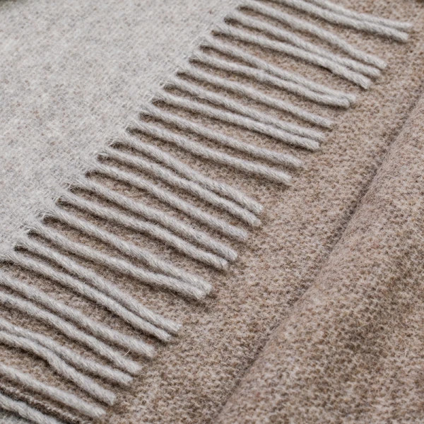 Мереносовий плед Love You 4699 140х200 см світло-сірий з темно-коричневим Мереносовий плед Love You 4699 140х200 см світло-сірий з темно-коричневим