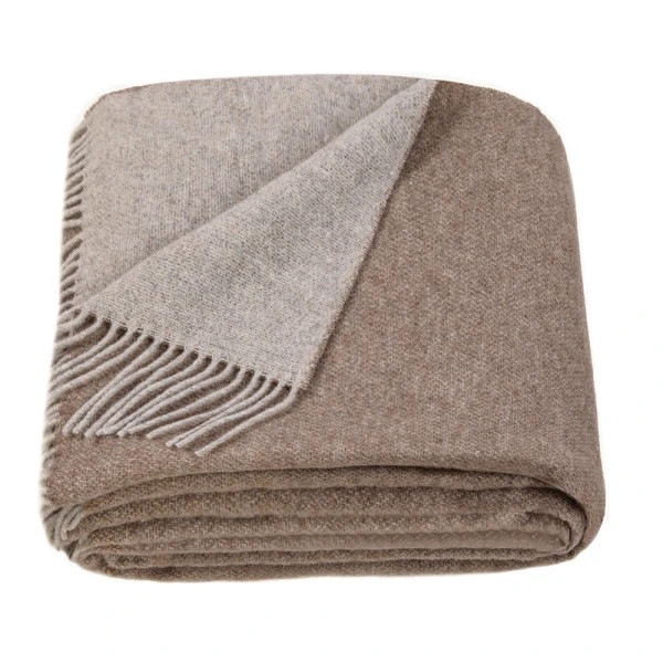 Мереносовий плед Love You 4699 140х200 см світло-сірий з темно-коричневим Мереносовий плед Love You 4699 140х200 см світло-сірий з темно-коричневим