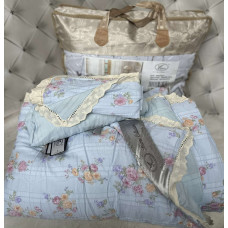 Постільна білизна двоспальна з демісезонною ковдрою з мереживом та з простирадло на резинці з мусліну Koloco 20187 180х200х25 см