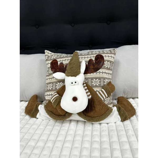 Подушка новорічна 3D Благородний Олень 19293 40х40 см