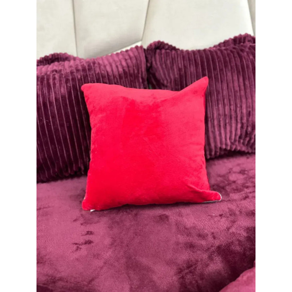 Подушка новорічна 3D Сніговик червоний 19277 40х40 см