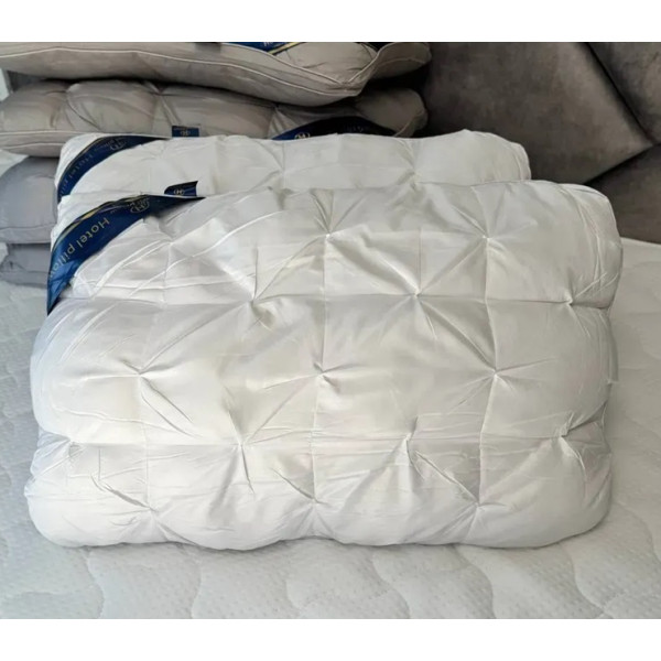 Подушка тісто з поліефірного волокна Hotel pillow 19534 50х70 см біла