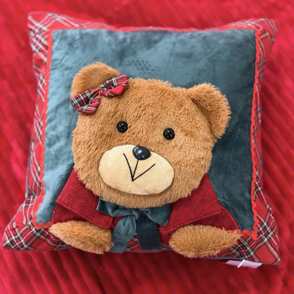 Подушка новорічна 3D Ошатна Ведмедиця 19877 40х40 см