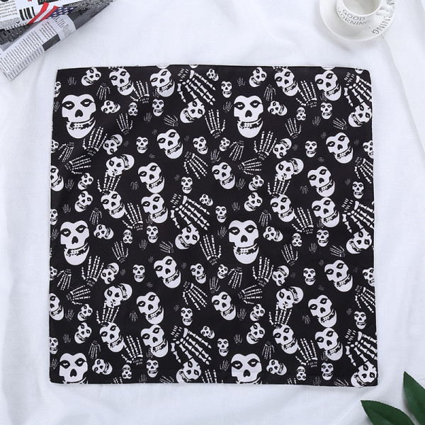 Бандана з візерунком Череп 13 10539 54х54 см
