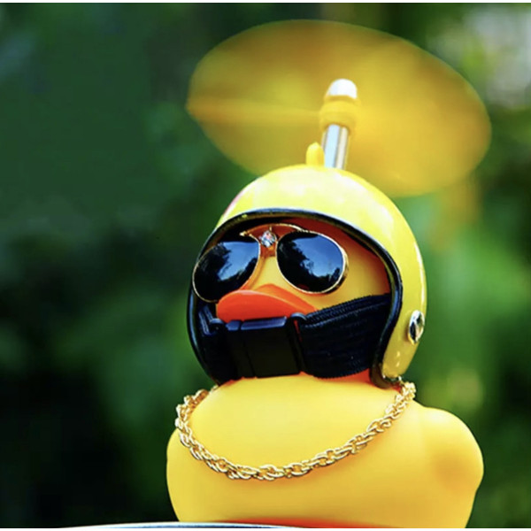 Автомобільна качка з шоломом і кріпленням Funny Ducks Red Iron Man 5177