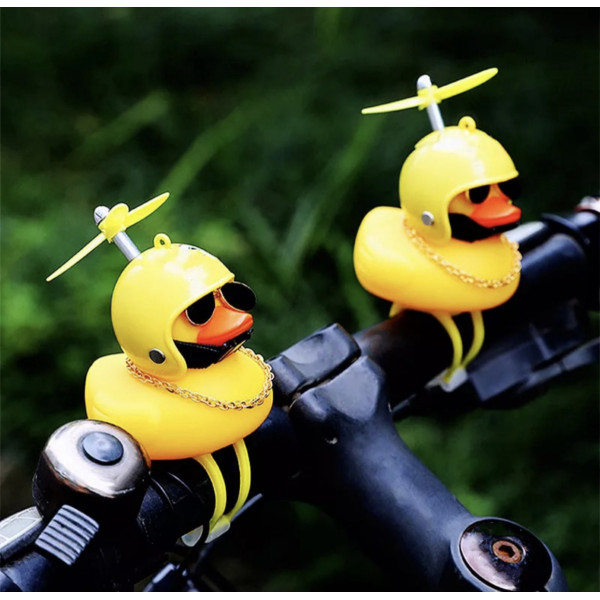 Автомобільна качка з шоломом і кріпленням Funny Ducks Red Iron Man 5177